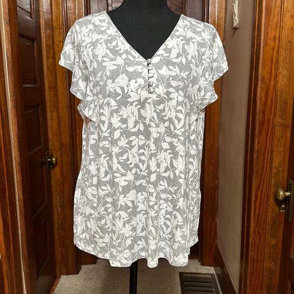 Liz Claiborne Set of 2 Tops - Picture 1 of 4